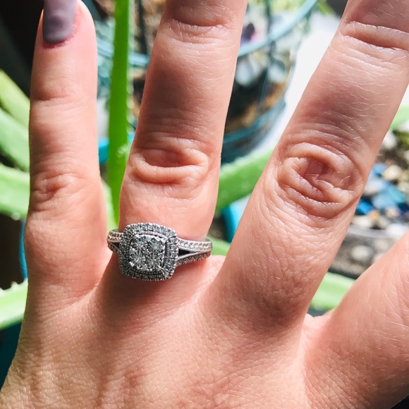 Diamond ring - Picture 1 of 4